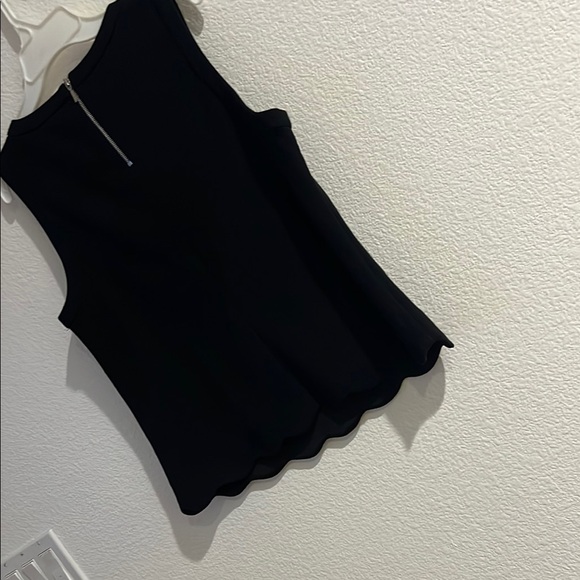 Elle Black Fitted Sleeveless Tank Top - Picture 2 of 3